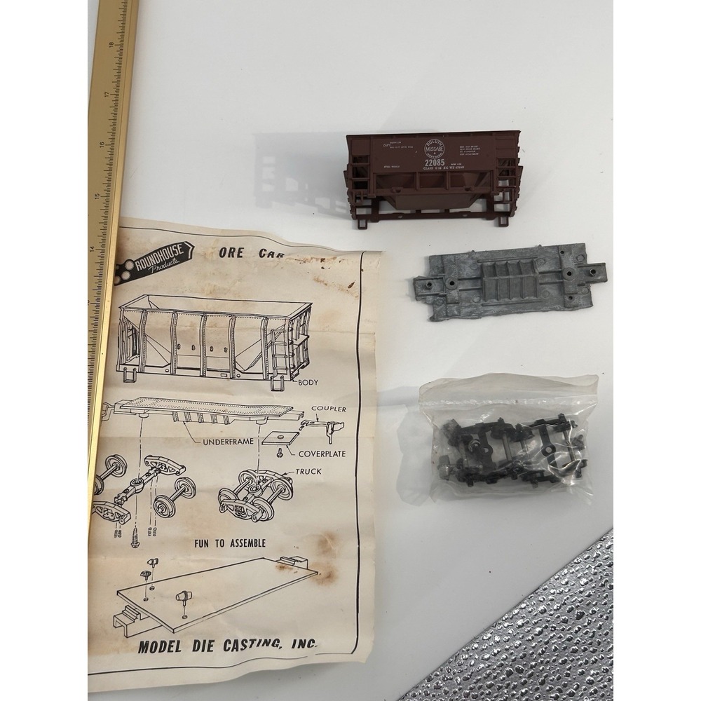 Vintage 1950s Roundhouse Toy Train Kit HO Ore Car Duluth Missabe